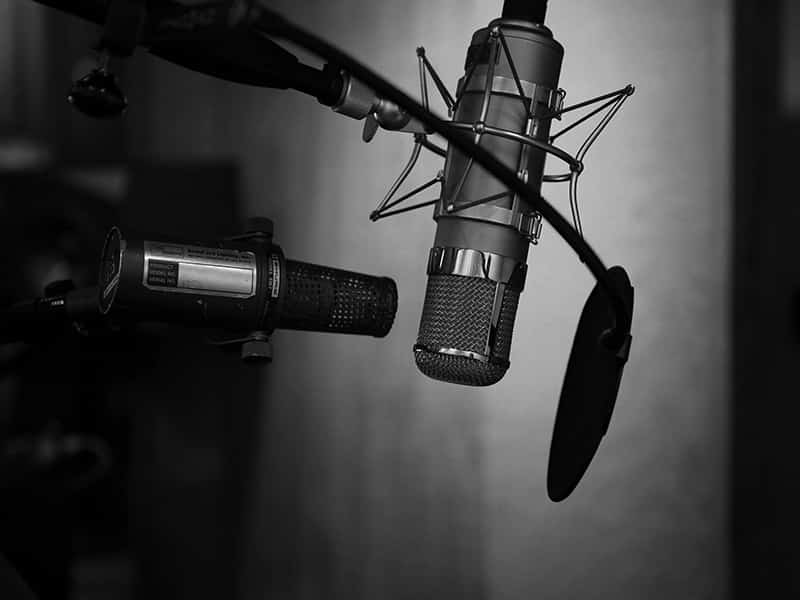 neil-godding-NMbZ7QM3XWM-unsplash Microphone